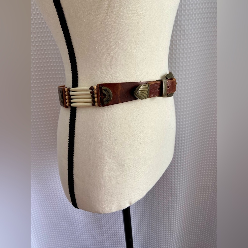 Womenās VINTAGEā BOHO brown leather belt with brass buckle size 28 - Picture 10 of 16
